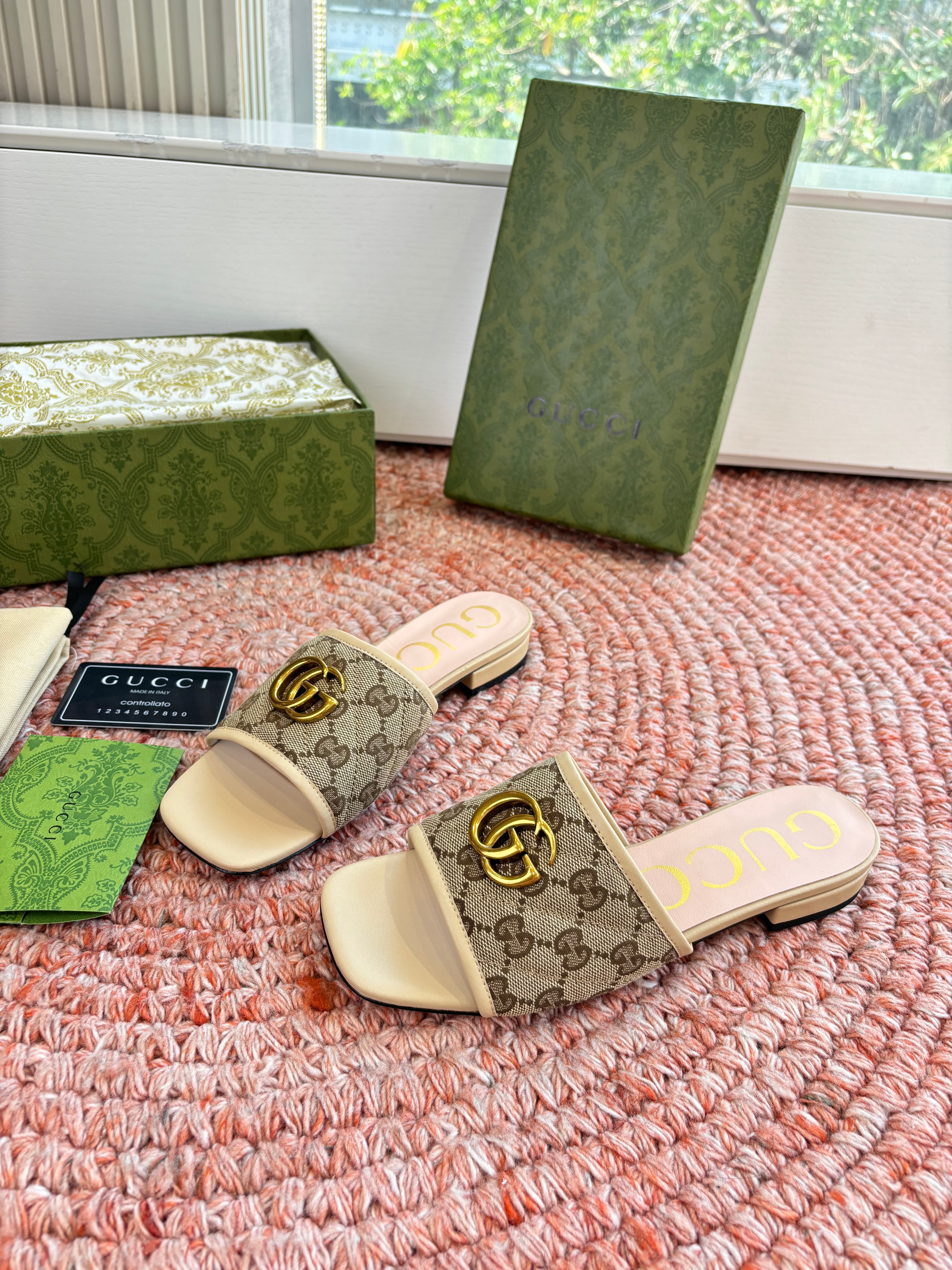 Gucci Platform Slippers Mules #377885