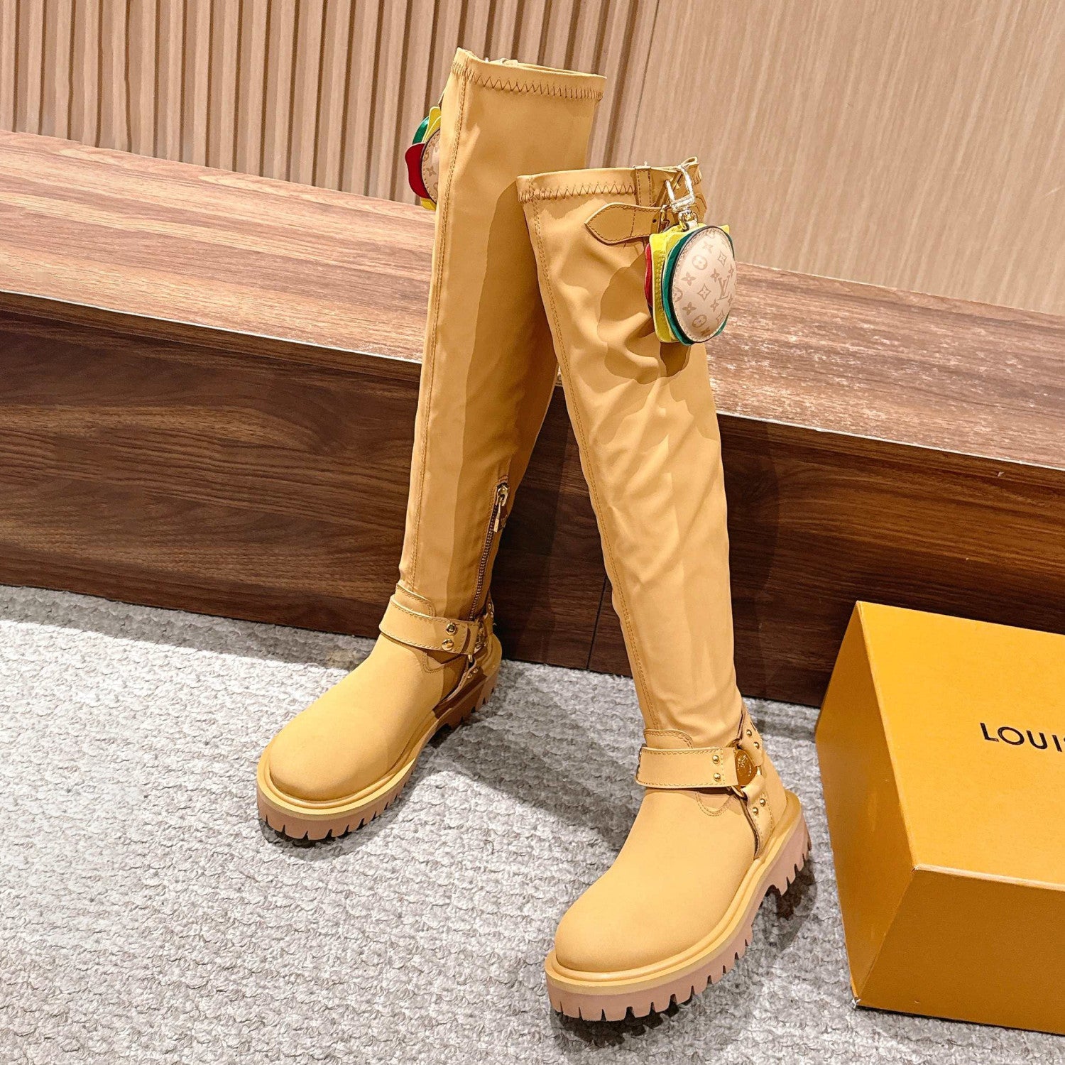 Louis Vuitton x Timberland Men's & Women's Fall/Winter Glossy & Matte Leather Solid Color High-Top Boots - Casual Zipper Round-Toe Shoes Hamburger Bag Detail Ngvp #2533