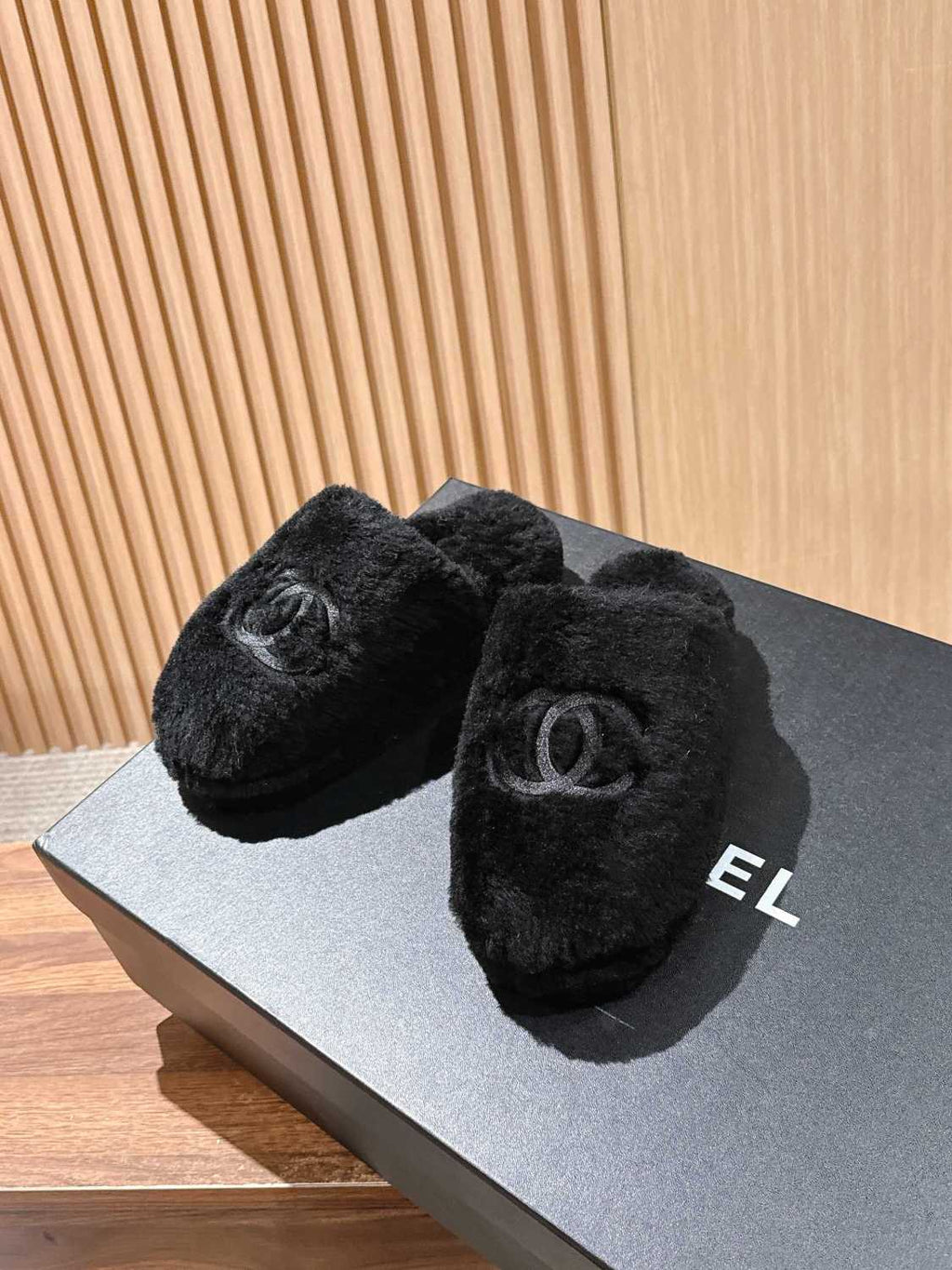 Chanel Winter Fashion Casual Round-Toe Thick-Sole Plush Home Slippers with Storage Bag Shoes #79278