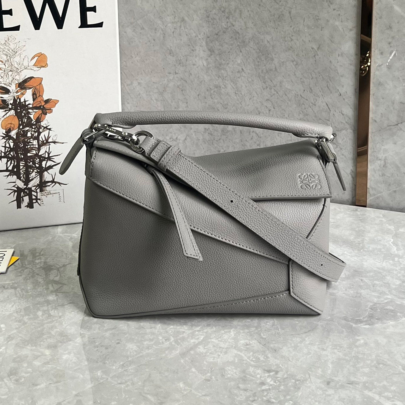 Loewe Women's Fashion Classic Solid-Color Grained Cowhide Small Shoulder Bag Handbag Crossbody Bag Bags #78824