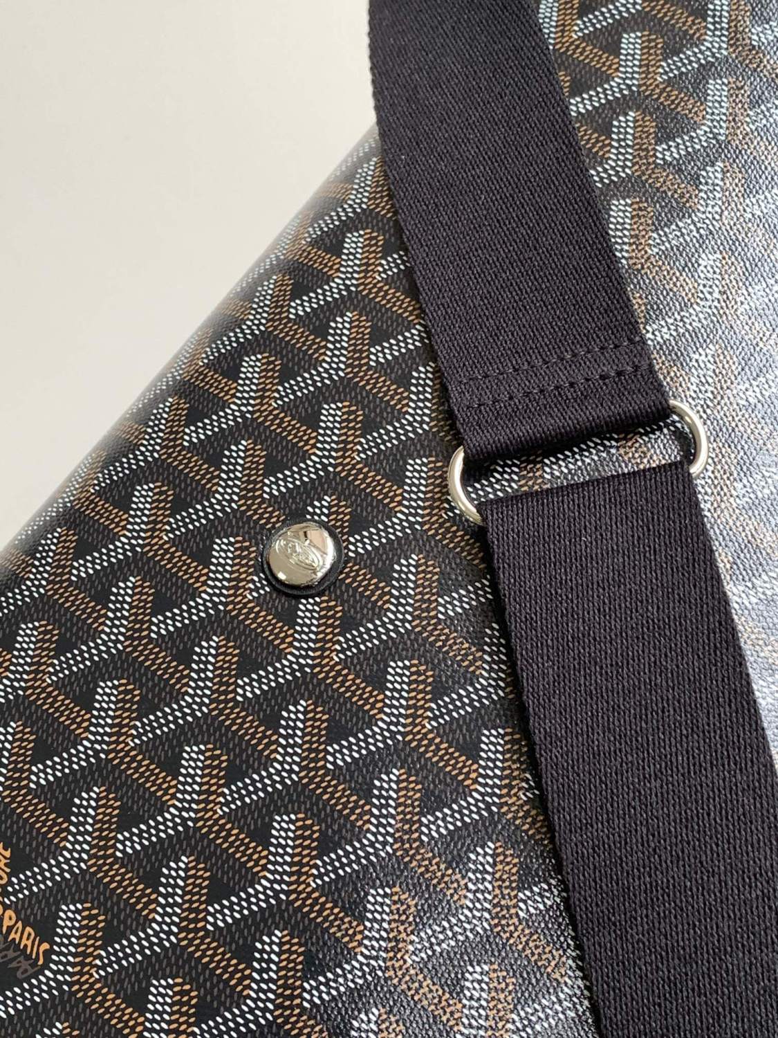 Goyard Medium Messenger Bag Shoulder Bag #95153