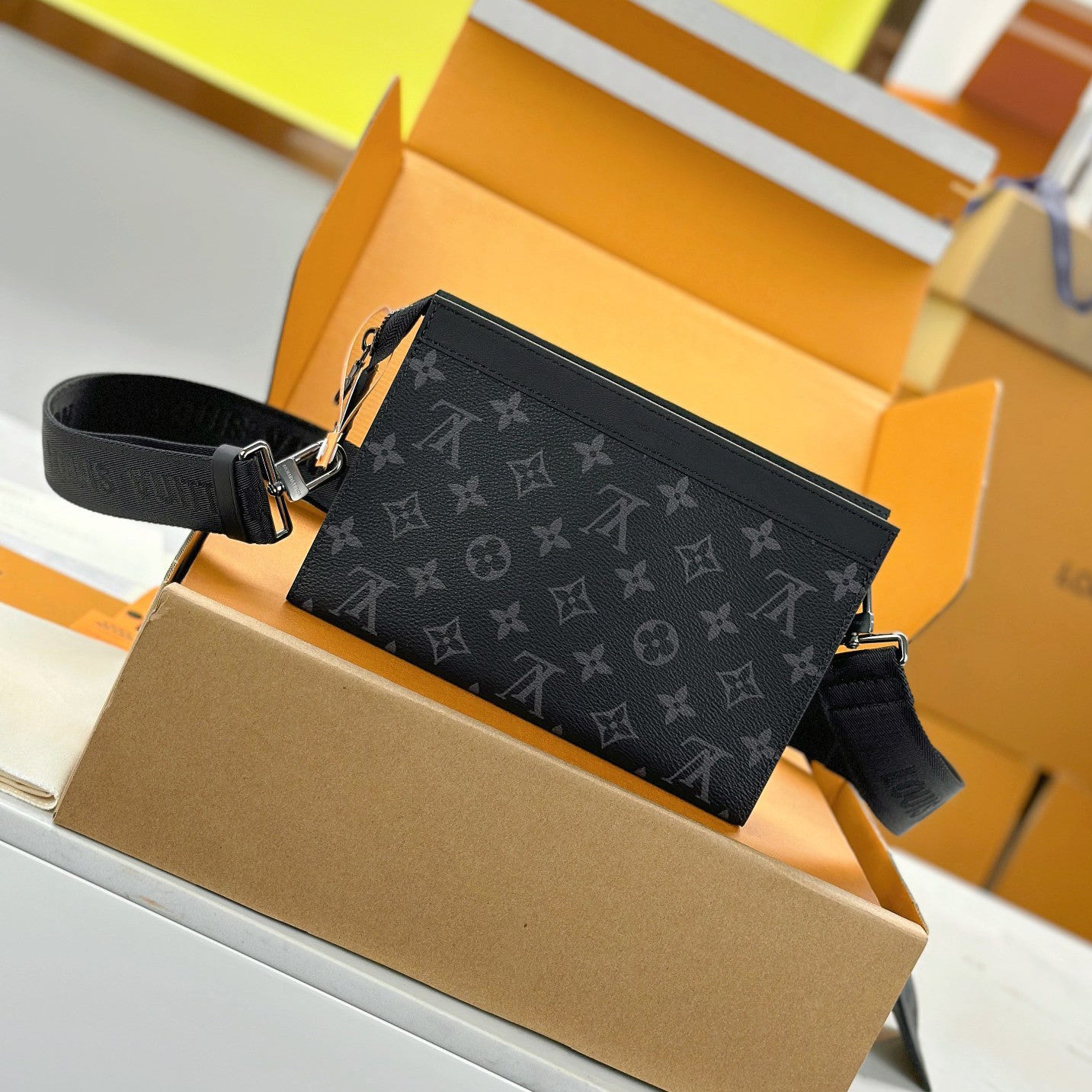 Louis Vuitton GASTON Classic printed men's and women's fashion Adjustable removable shoulder strap Zipper closure Coated canvas Shoulder bag Handbag Bags M14036 #78445