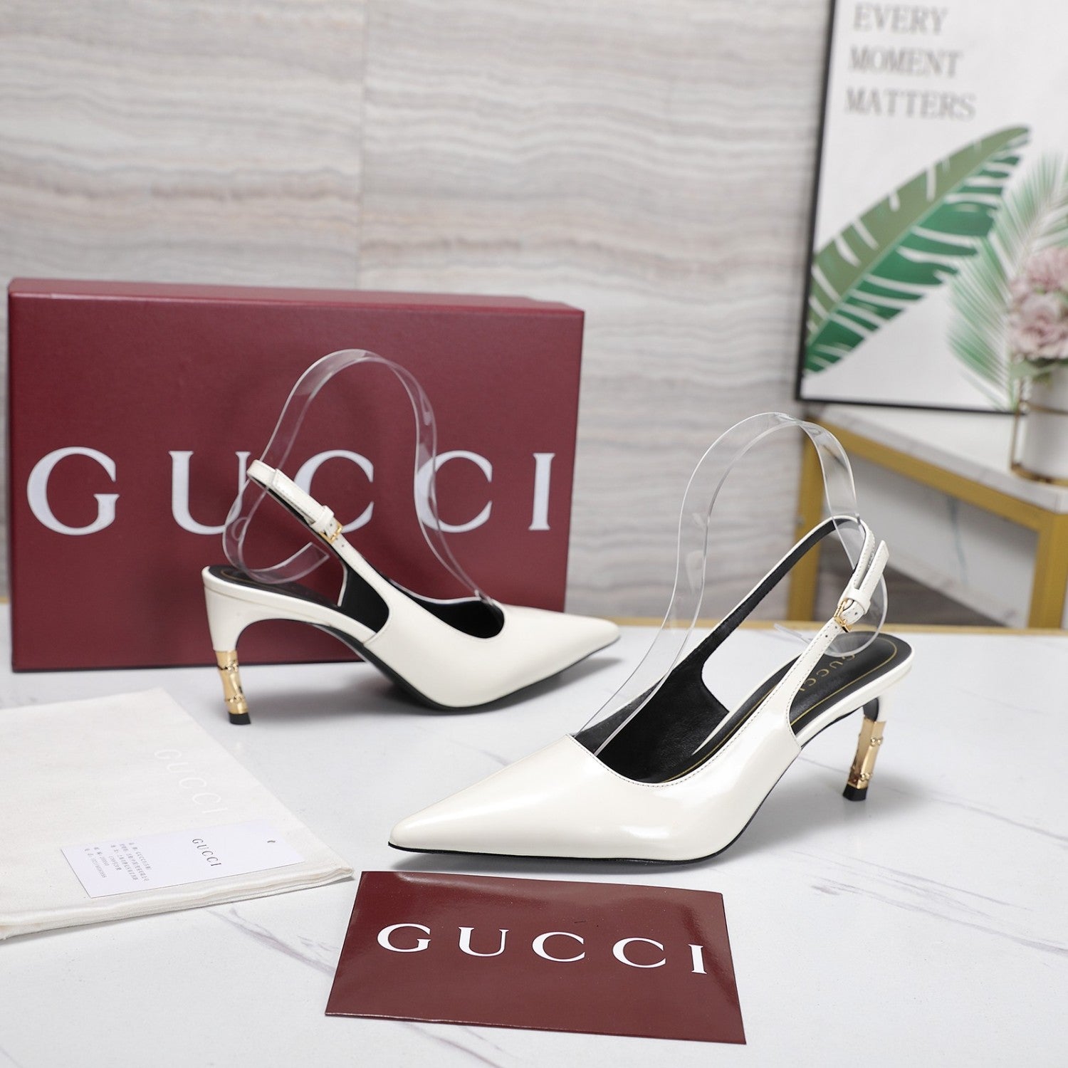Gucci Cowhide Chain Decoration Horseshoe Heel Sandals #387647