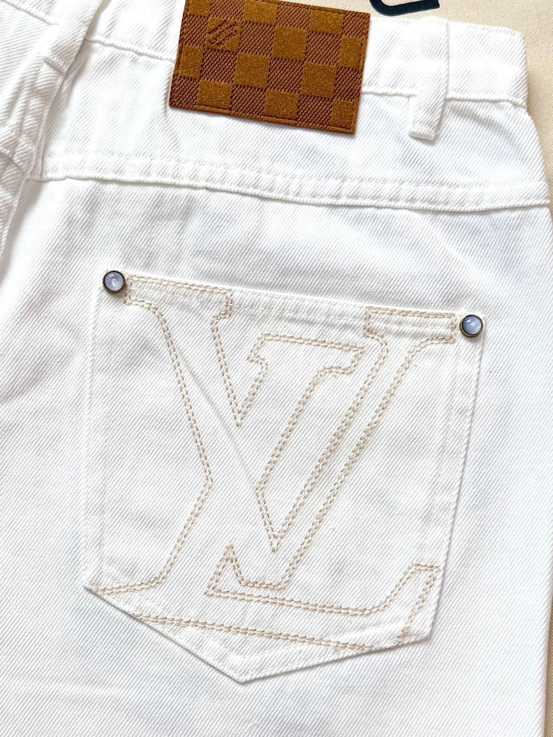 Louis Vuitton Men's Spring/Fall Fashion Classic Solid Color Back Pocket Embroidered White Denim Pants #79553