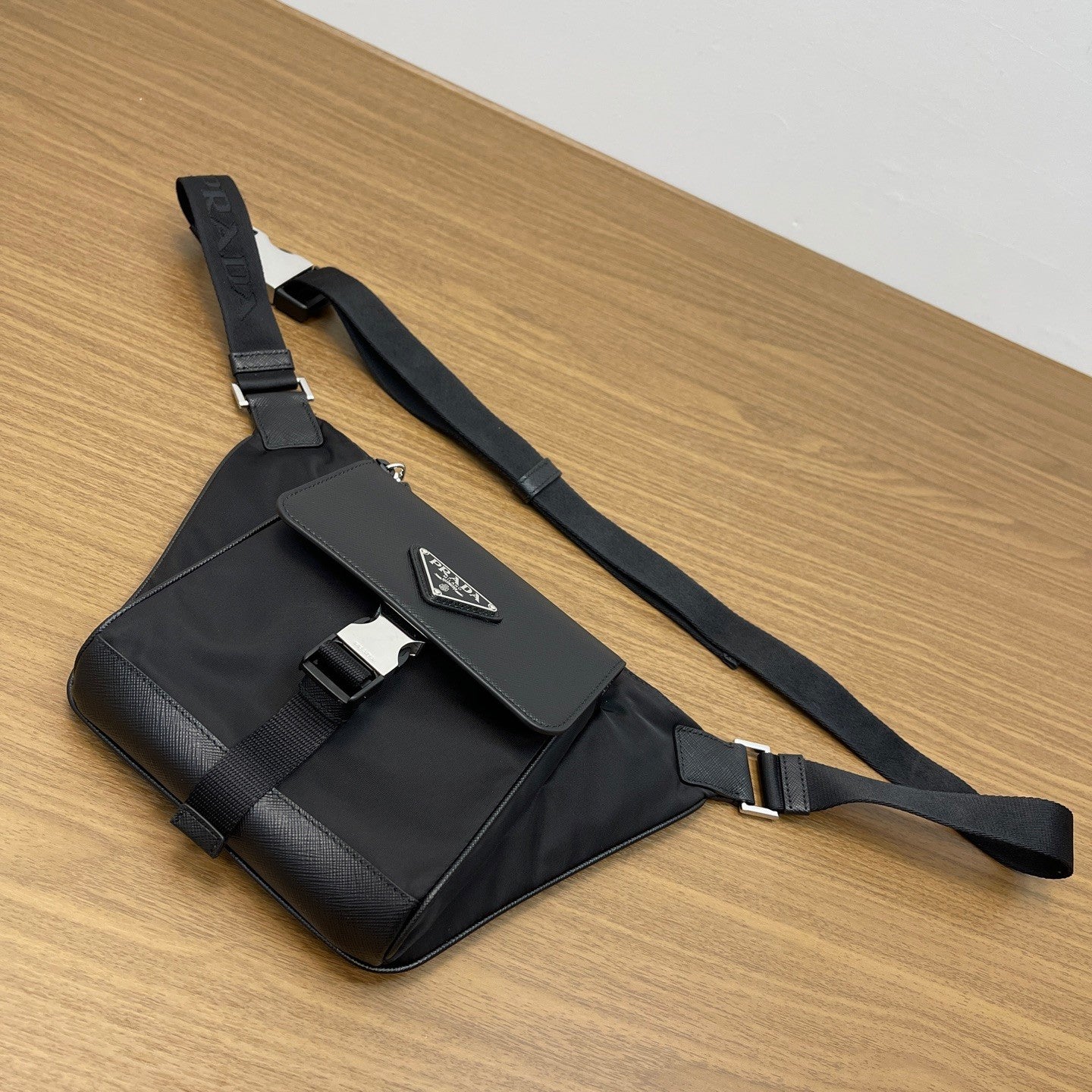 Prada Nfc Chip-equipped Waterproof Canvas Men's Crossbody Chest Bag Stylish Sophisticated Workwear-style Black Buckle Bags #195651