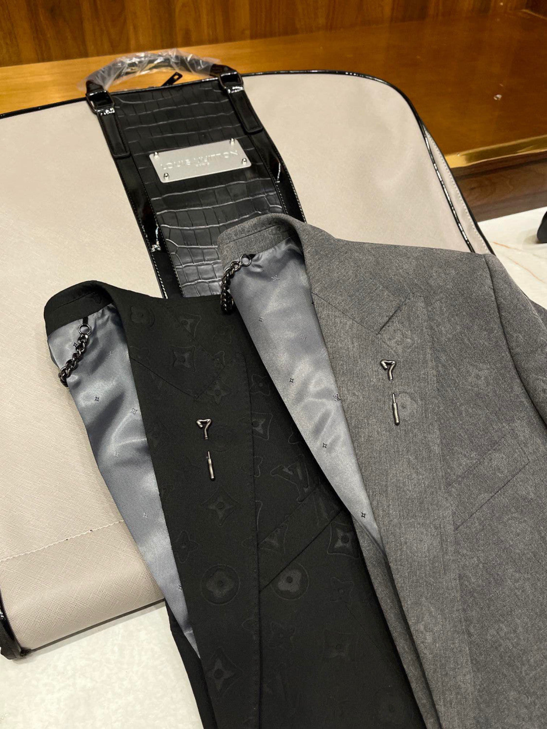 Louis Vuitton Men's Suit Jacket Long Pants Professional Dress Set #6468