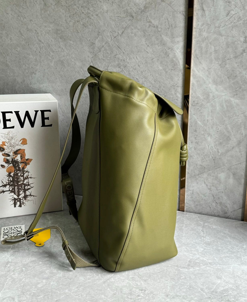 Loewe Flamenco Men's Solid Color Monogrammed Logo Drawstring Closure Solid Color Soft Cowhide Shoulder Bag Bag #75248