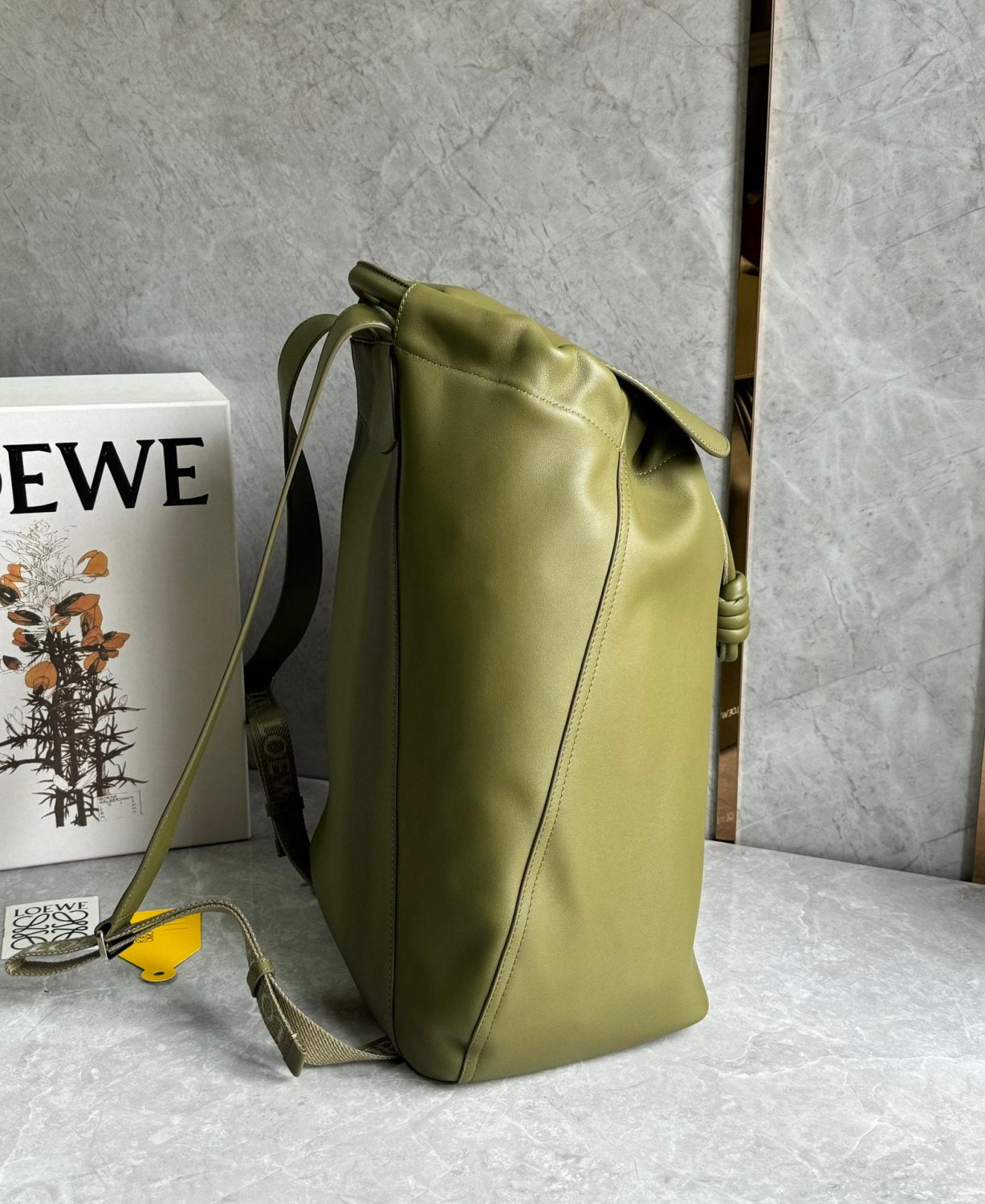 Loewe Flamenco Men's Solid Color Monogrammed Logo Drawstring Closure Solid Color Soft Cowhide Shoulder Bag Bag #75248