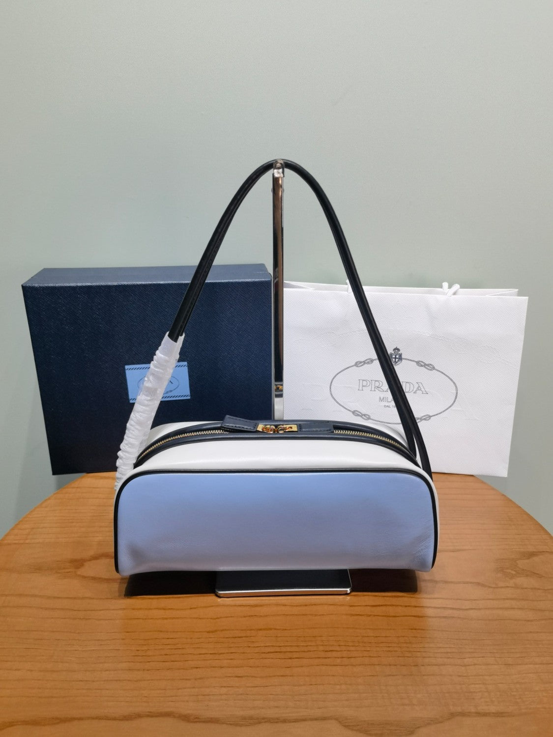 Prada Swing Women's Solid Color Letter Logo Zipper Closure Calfskin Handbag Shoulder Bag Bags #77148
