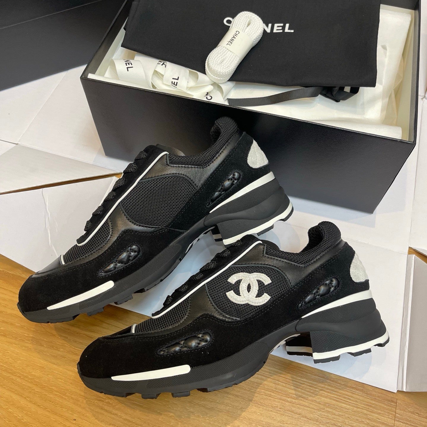 Chanel Sneakers Mixed Fibers Suede Calfskin Calfskin #335038