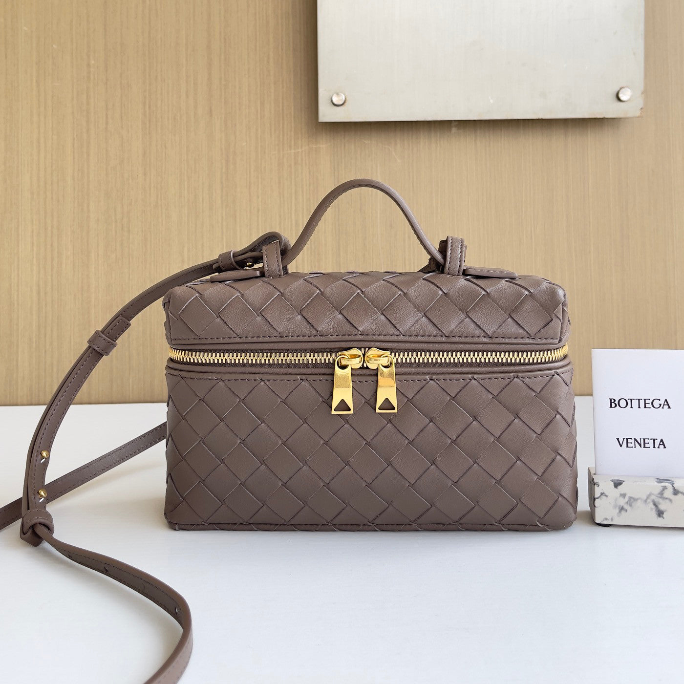Bottega Veneta Bang Bang Women's Gold Accessories Zipper Closure Solid Color Calfskin Shoulder Crossbody Handbag Bag Bags #76533