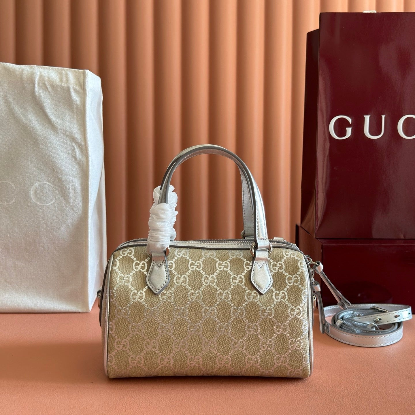 Gucci GG Emblem Series Small Boston Bag 26 New Fashionable Glove Bag Crossbody Bag 848889FAFEL #194417