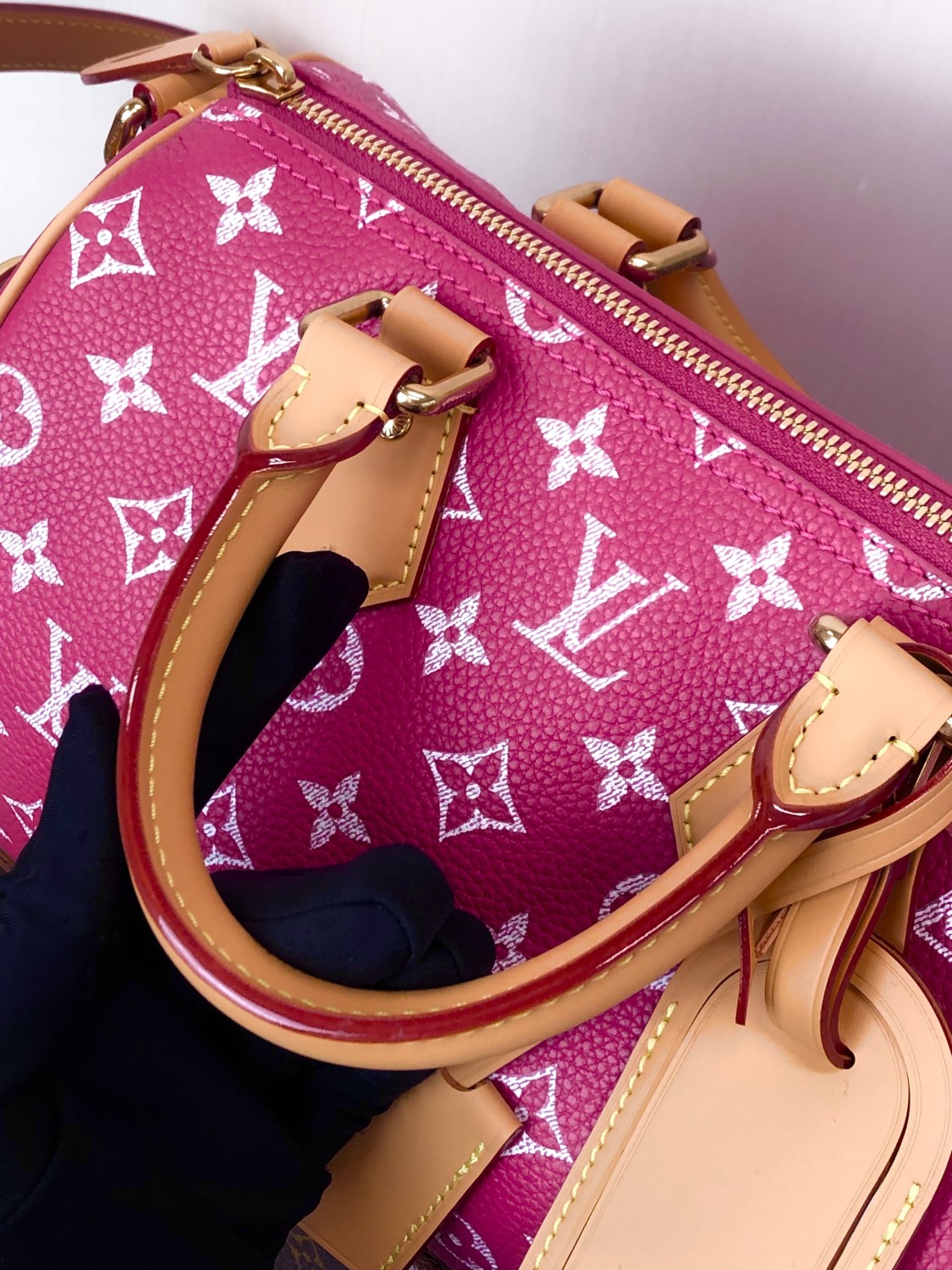 Louis Vuitton Women's Fashion Classic Dragon Fruit Red Logo Zipper Closure Leather Shoulder Bag Handbags In Small Medium And Large Sizes Crossbody Bag Bags #78654
