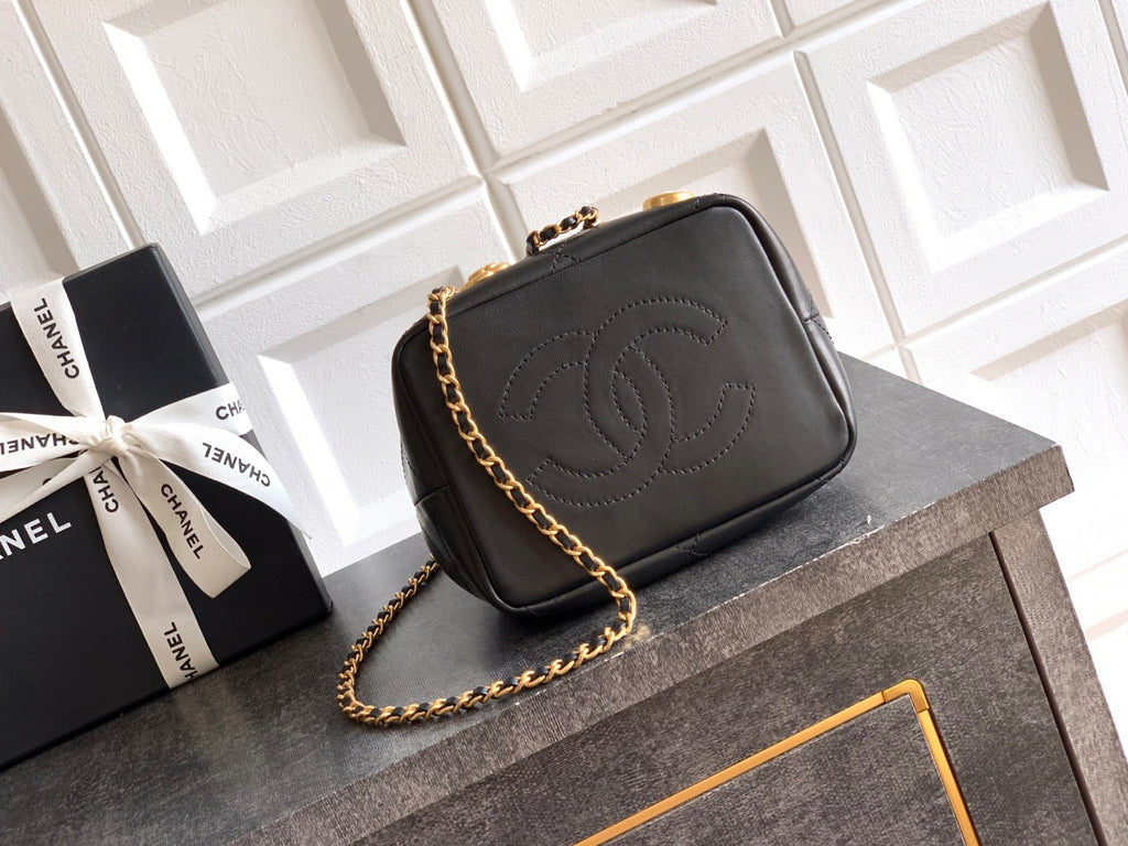 Chanel 2026 Spring/summer New Arrival Women's Heart-shaped Bow Emblem Bucket Bag Diamond-quilted Chain Strap Mini Crossbody Bags #196879