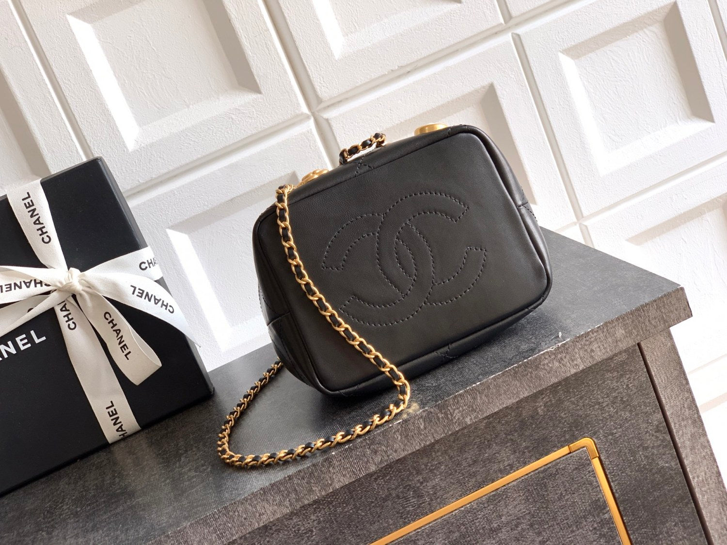 Chanel 2026 Spring/summer New Arrival Women's Heart-shaped Bow Emblem Bucket Bag Diamond-quilted Chain Strap Mini Crossbody Bags #196879