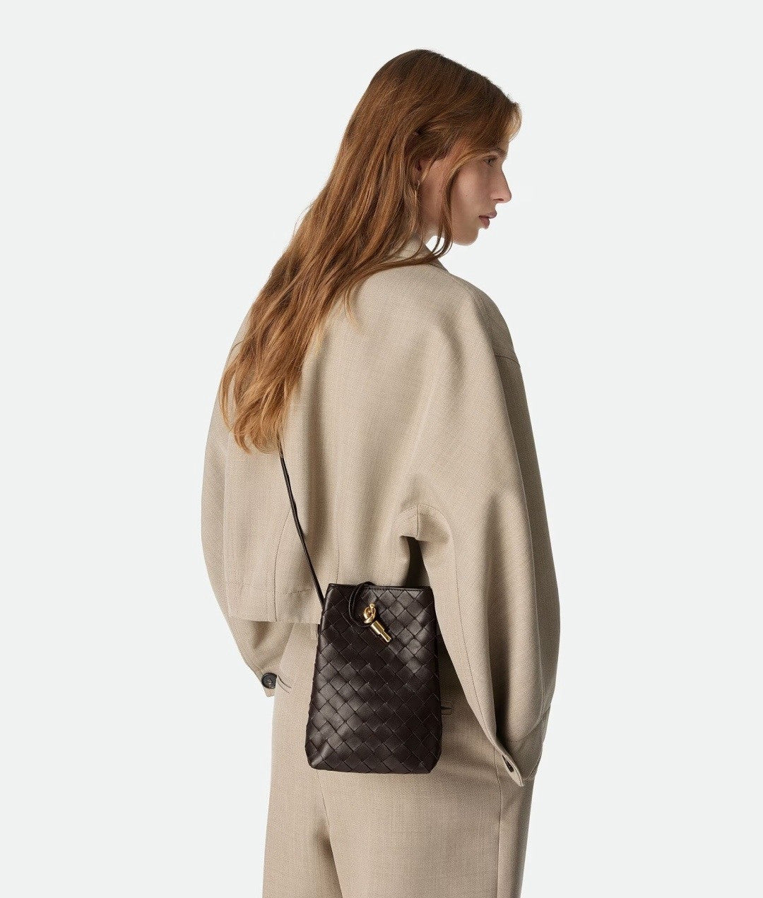 Bottega Veneta Andiamo Mobile Phone Clutch: Intrecciato-woven Leather Clutch Women's Featuring An Iconic Knot Fastening Thin Shoulder Strap Casual Crossbody Style Elegant And Fashionable Bag Bags #196298