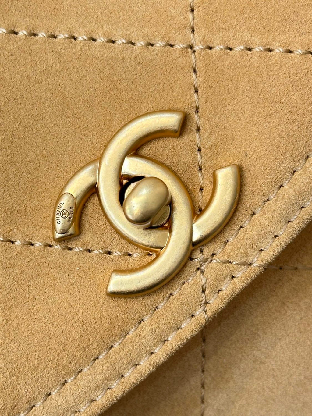 Chanel 26c Hobo Suede Diamond-quilted Shoulder Messenger Bag Khaki Fashionable Casual Bag With Gold Buckle Bags #82964A