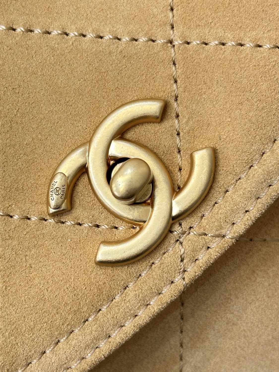 Chanel 26c Hobo Suede Diamond-quilted Shoulder Messenger Bag Khaki Fashionable Casual Bag With Gold Buckle Bags #82964A