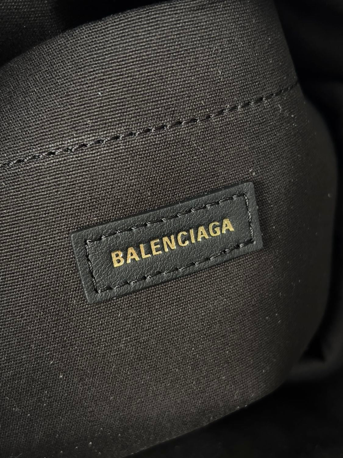 Balenciaga Men's And Women's Magnetic Buckle Flap Closure Indentation Calfskin Shoulder Crossbody Bag Bags #73717
