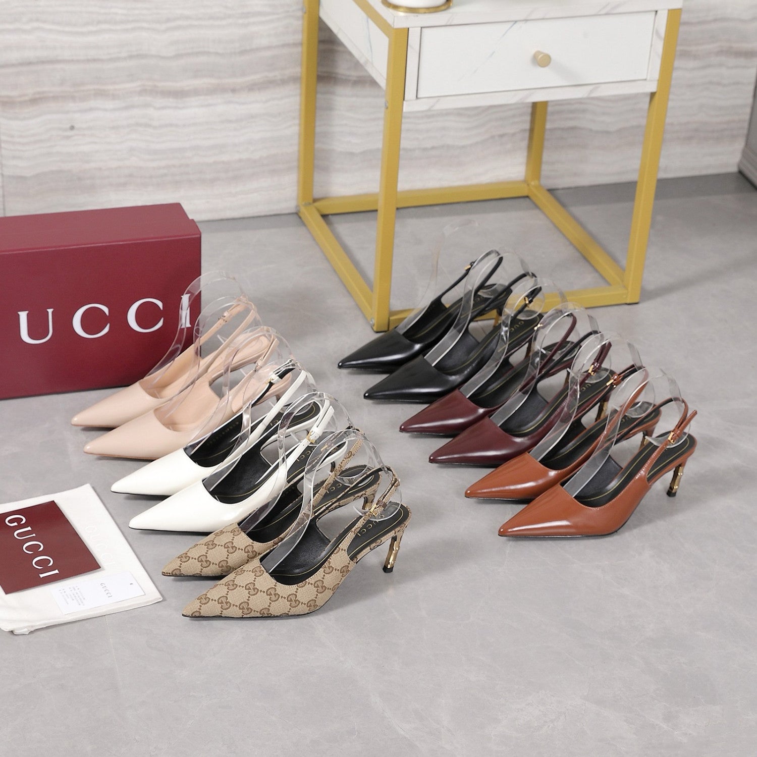 Gucci Cowhide Chain Decoration Horseshoe Heel Sandals #387647