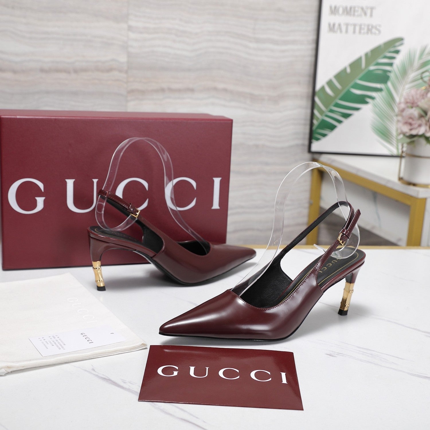 Gucci Cowhide Chain Decoration Horseshoe Heel Sandals #387647
