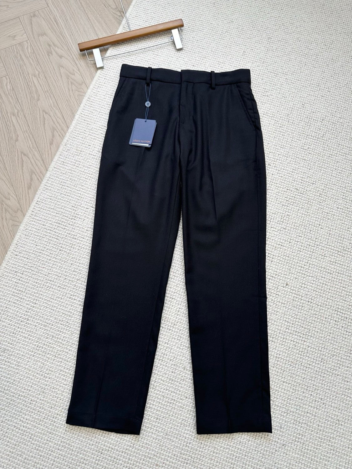 Louis Vuitton SS25 Men's Spring and Summer Solid Color Sheep Wool Straight Casual Pants #332664