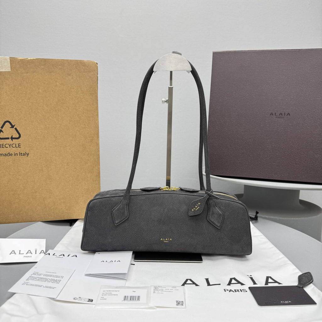 Alaïa Raspberry Le Teckel Medium Bag in Nubuck #320545