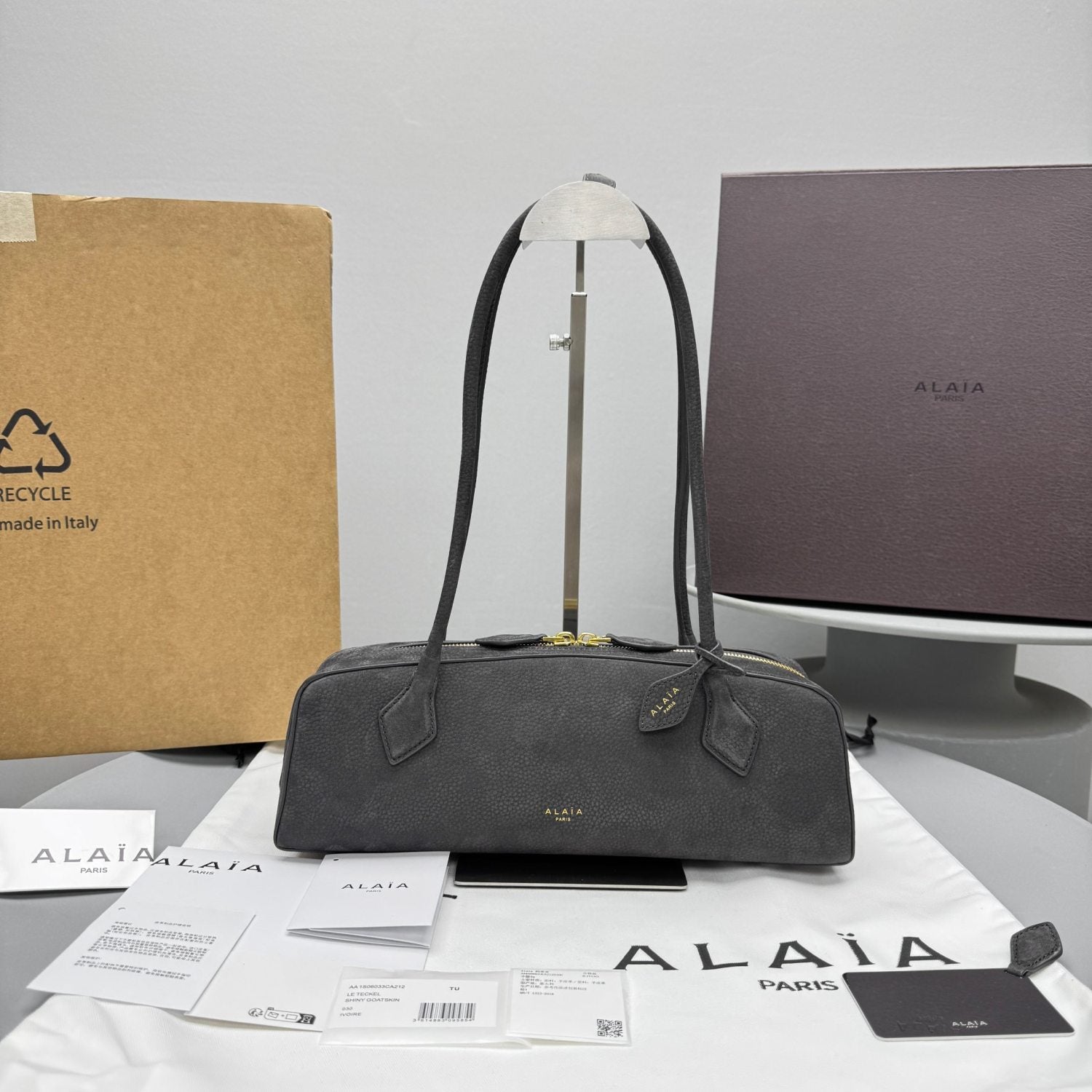 Alaïa Raspberry Le Teckel Medium Bag in Nubuck #320545
