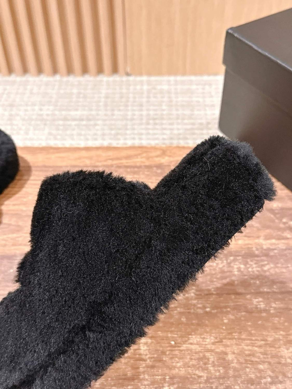 Chanel Winter Fashion Casual Round-Toe Thick-Sole Plush Home Slippers with Storage Bag Shoes #79278