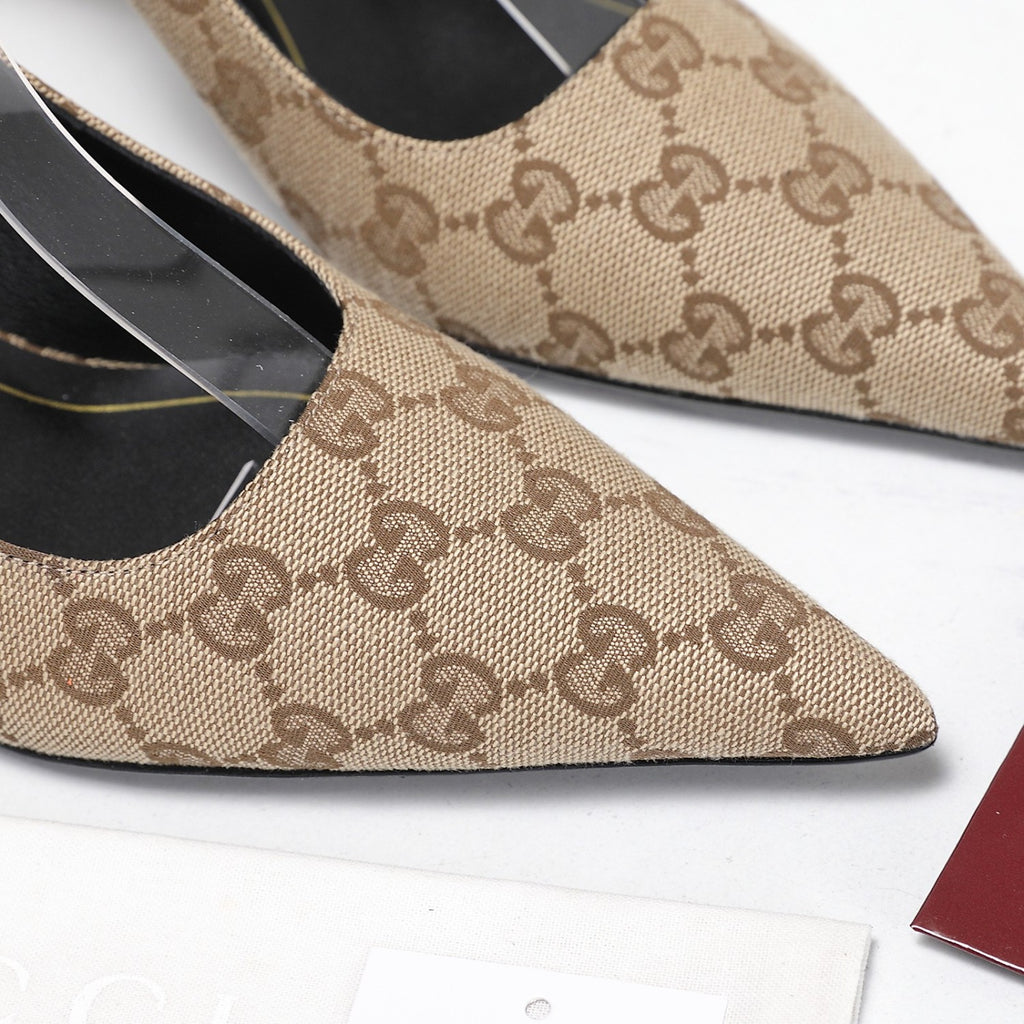 Gucci Cowhide Chain Decoration Horseshoe Heel Sandals #387647