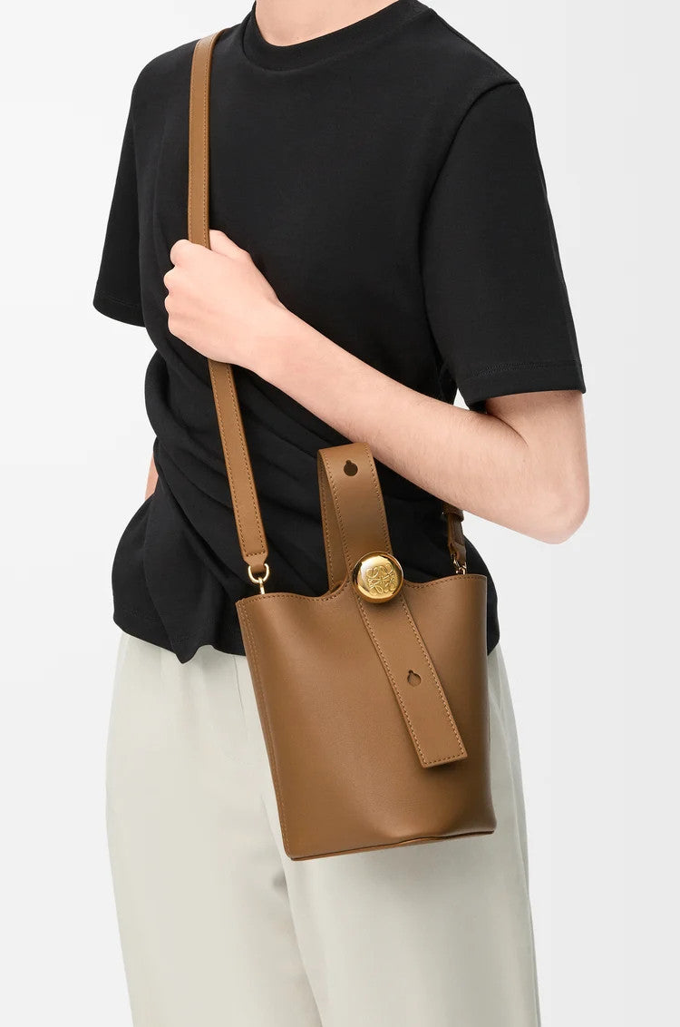Loewe Mini Pebble Bucket In Smooth Calfskin Bags Stylish Casual Yet Luxurious And Elegant Crossbody Bag #196299