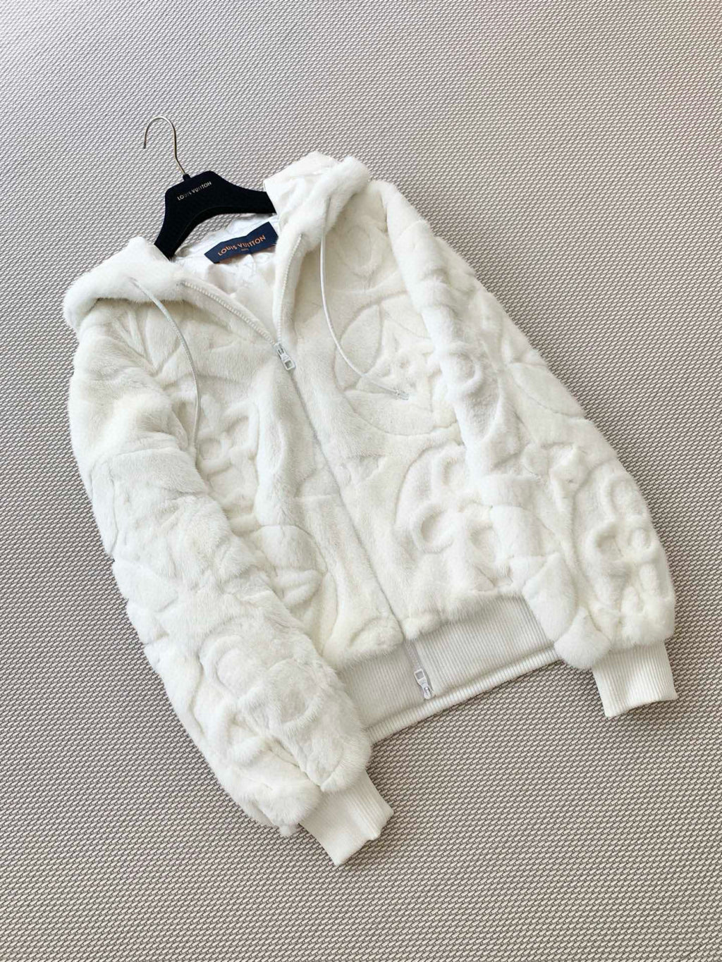Louis Vuitton Men's And Women's Aged Shearling Embossed Craft Velvet Mink Pure White Zip Jacket #97838