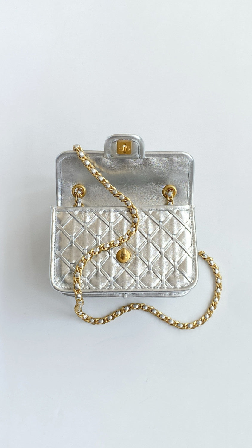 Chanel Women's Silver Lattice Chain Metallic Mirror Calfskin Shoulder Crossbody Bag Bags Metallic-colored Leather Tends To Fade Easily #76372