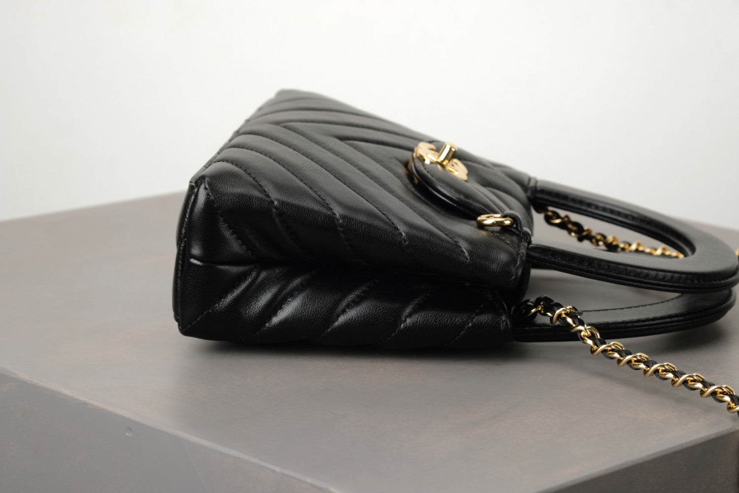 Chanel Product-flag-2026 Spring/summer Mini Tote Bag V-line Kelly Black & Gold Clutch Stylish Sophisticated And Elegant Checkered Flap Bag Bags #196781