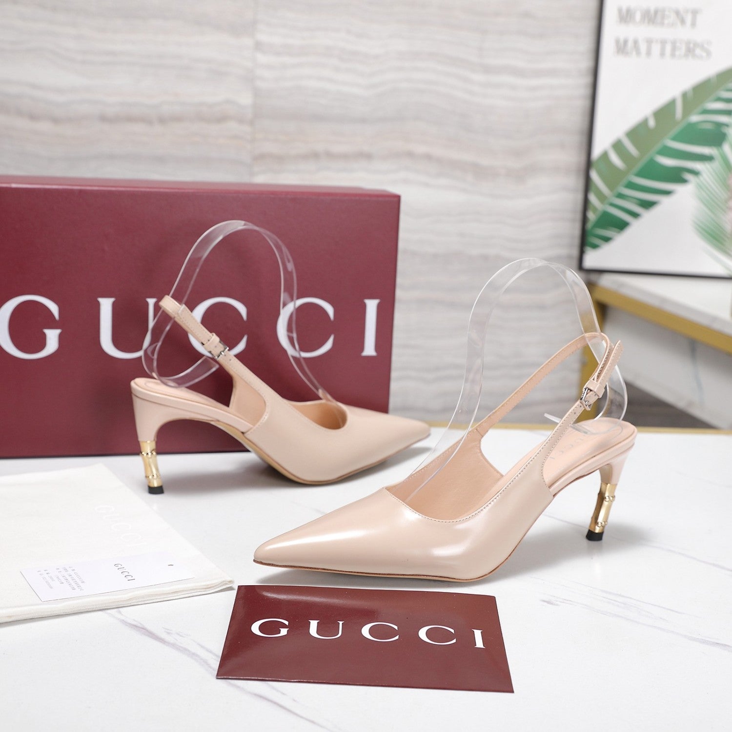 Gucci Cowhide Chain Decoration Horseshoe Heel Sandals #387647
