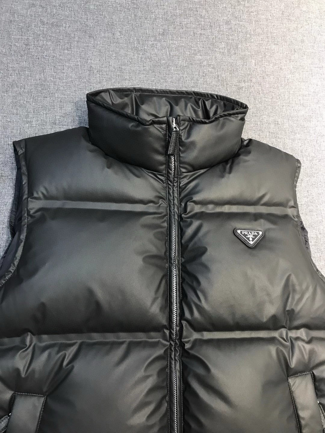 Prada Men's And Women's Autumn/Winter Fashion Classic Solid Color High Neck Zipper Premium Fashion Style Business Casual Leather Down Vest #79435