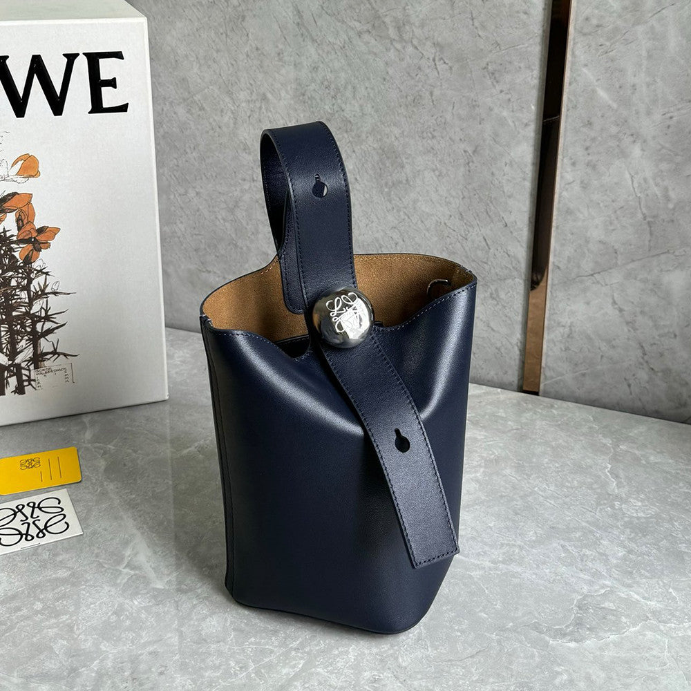 Loewe Mini Pebble Bucket In Smooth Calfskin Bags Stylish Casual Yet Luxurious And Elegant Crossbody Bag #196299