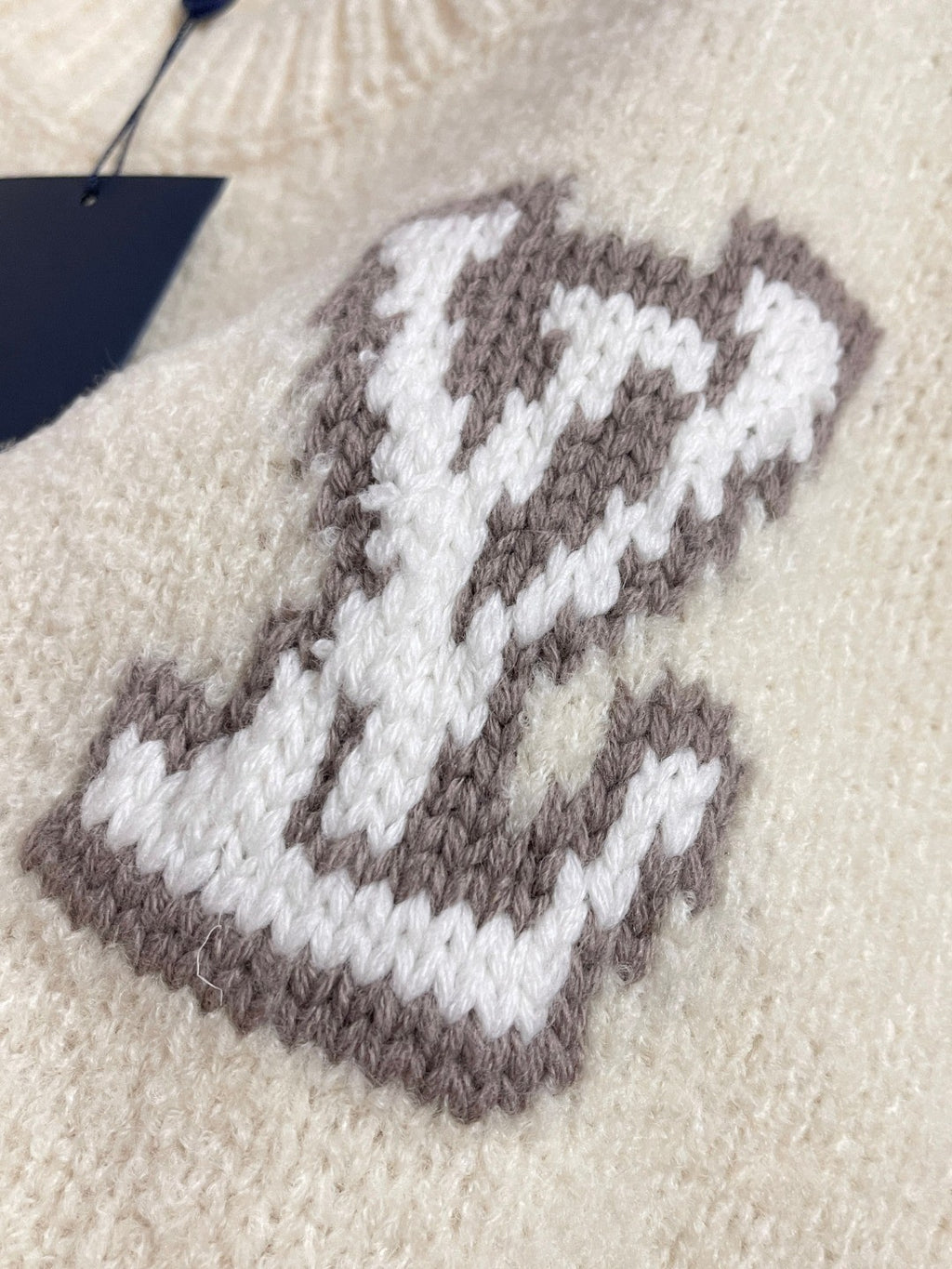 Louis Vuitton Women's Spring and Autumn Solid Color Letter Applique Crew Neck Knitted Sweater #74948