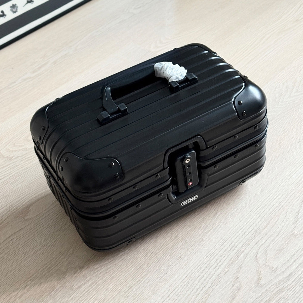 Rimowa Aluminum Travel Vanity Case in Silver Fashionable Leisure Bags with Square Logo Print Adjustable Shoulder Strap Crossbody Bag Handbag Jewelry Storage Box Bags #82955A