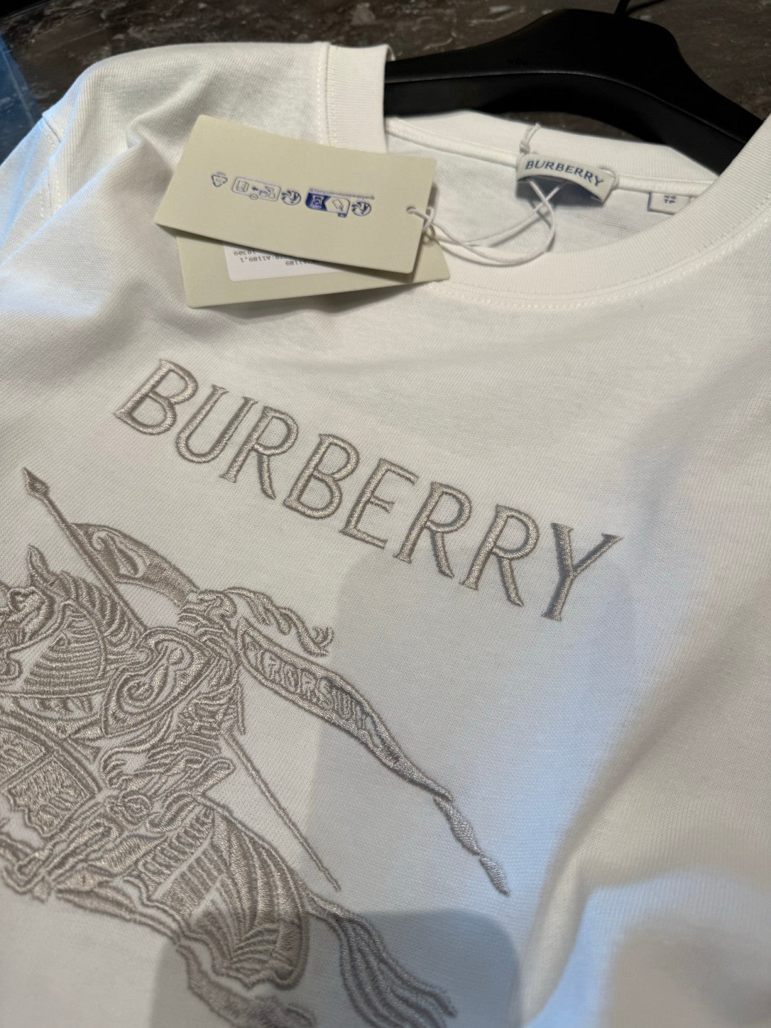 Burberry 26SS Men's and Women's Solid Color T-shirt With Embroidered Logo and Word Art Graffiti #333415