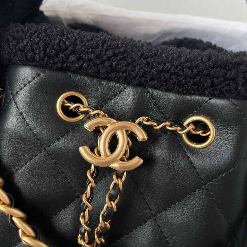 Chanel 25C Fall/Winter Catwalk Series Brand Logo Sheepskin Tote White Black Lattice Pattern Leather Through Chain Canvas Crossbody Shoulder Bag