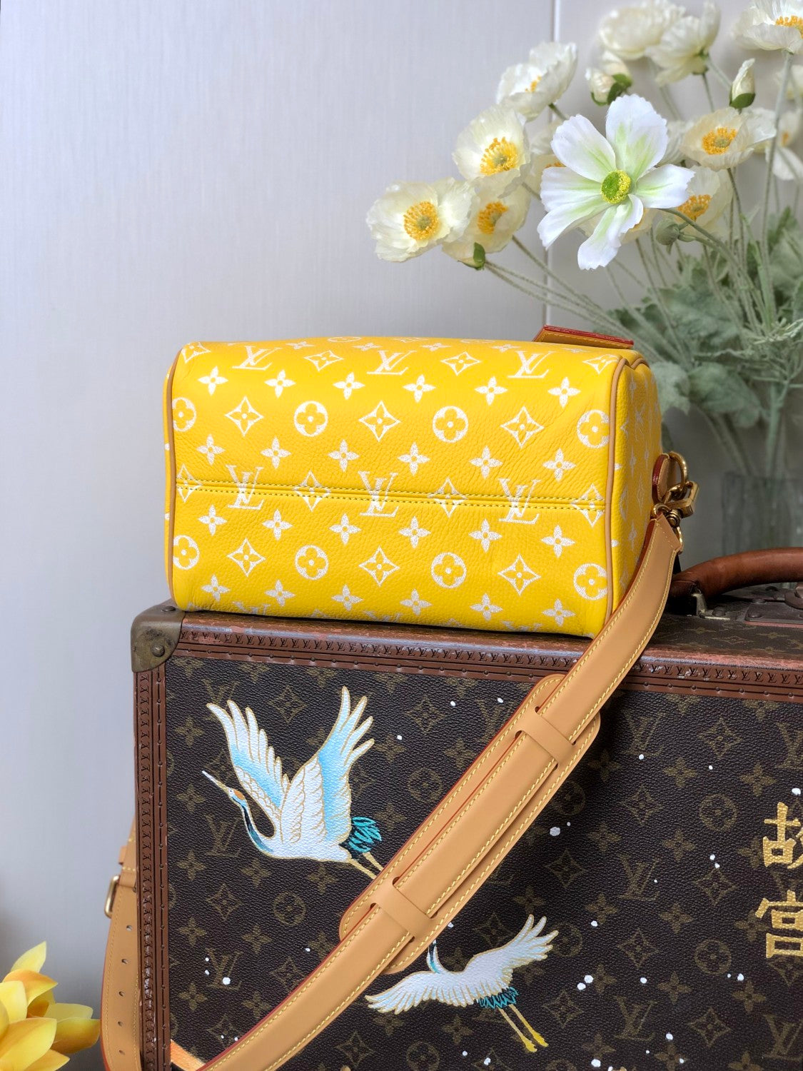 Louis Vuitton Women's Fashion Classic Yellow Logo Zipper Closure Leather Shoulder Bag Handbags In Small Medium And Large Sizes Crossbody Bag Bags #78662