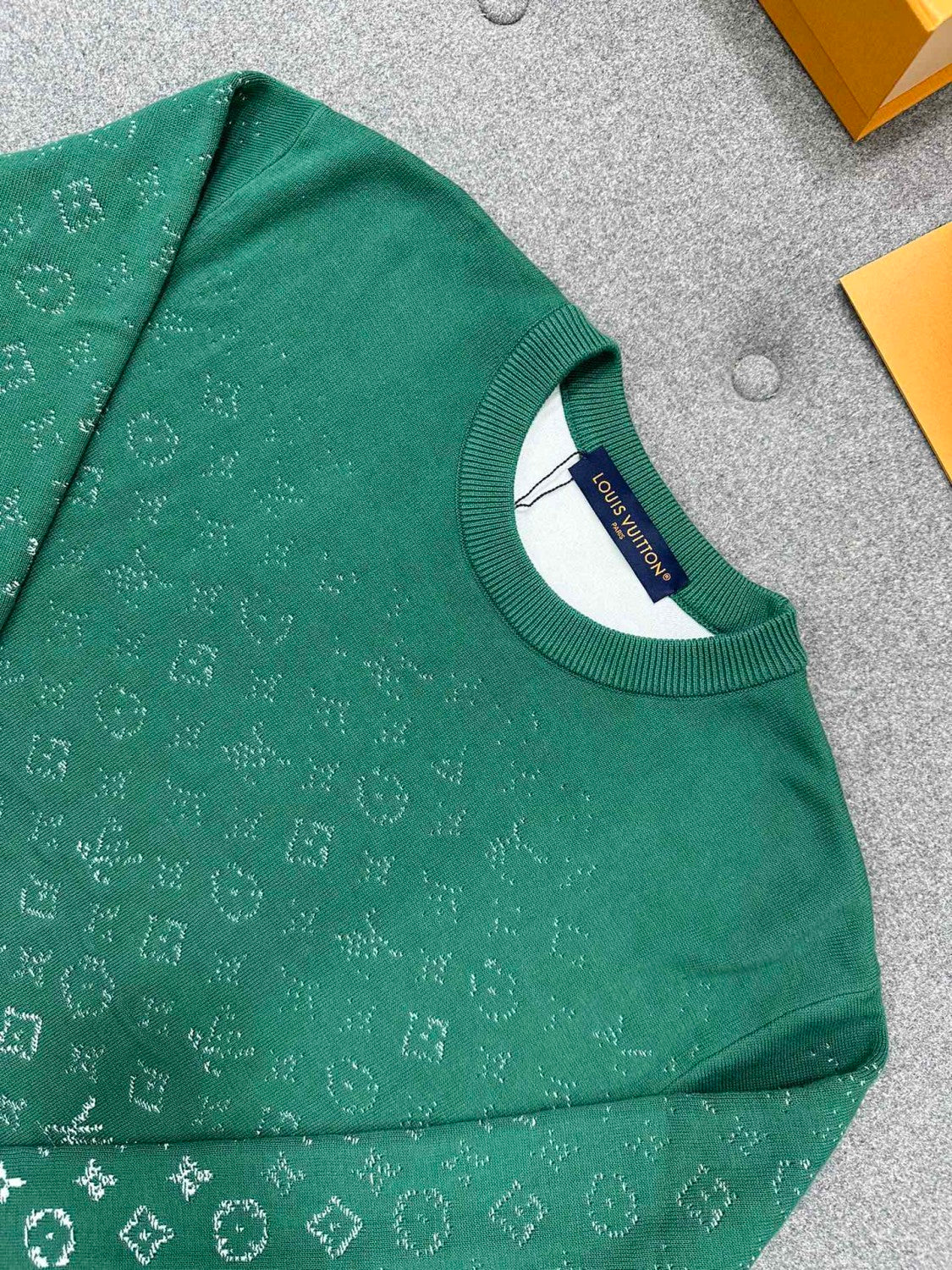 Louis Vuitton Men's Spring/Fall Fashion Casual Classic Vintage Floral Gradient Round Neck Knit Sweater #78733