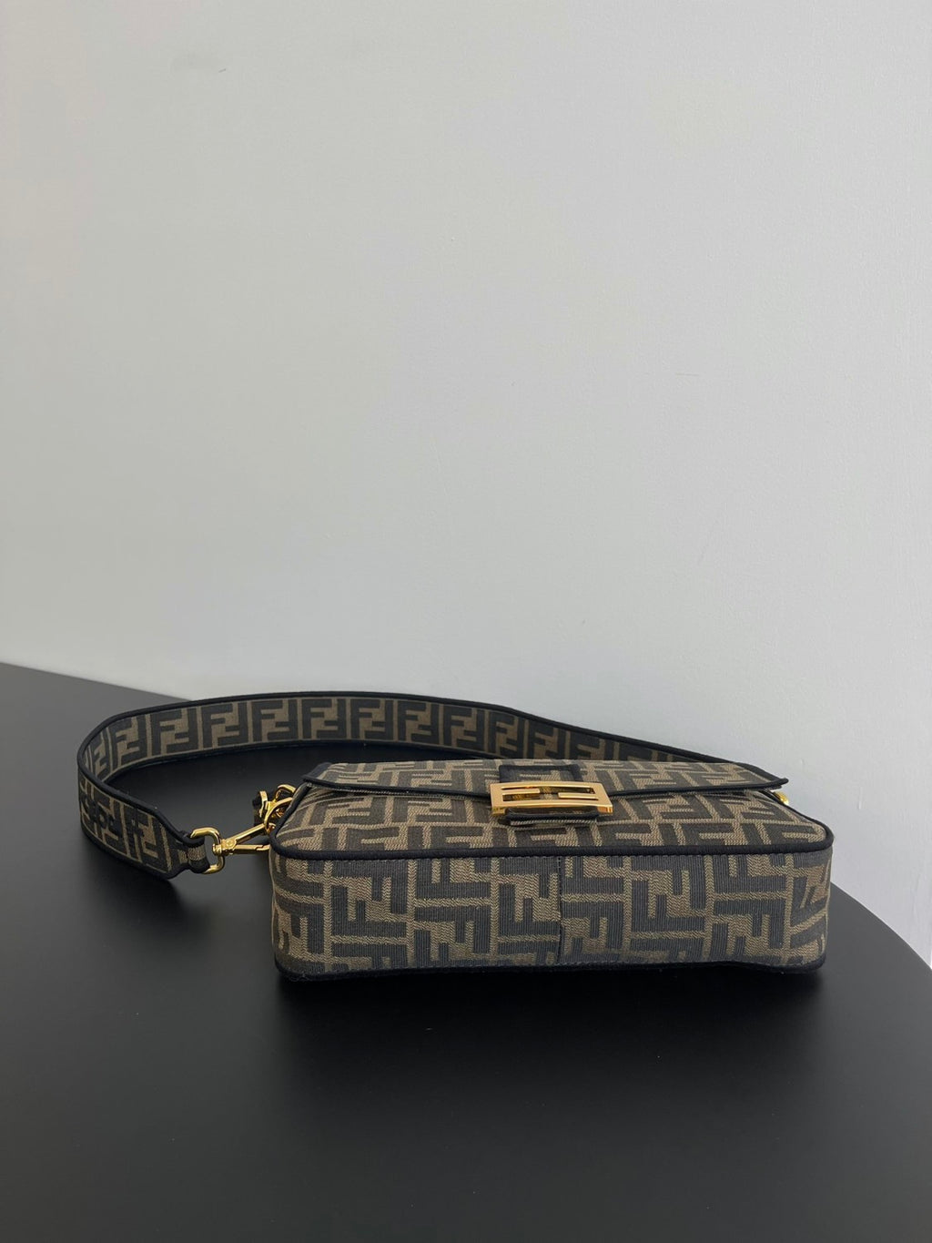 Fendi Baguette Fabric Handbags #381873