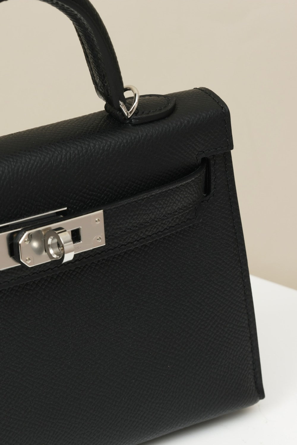Hermes Solid Color Handbag Temperament Metal Buckle Kelly Bag Accessories Handcrafted Leather Bag From The Original Factory's Premium Custom Collection #74557