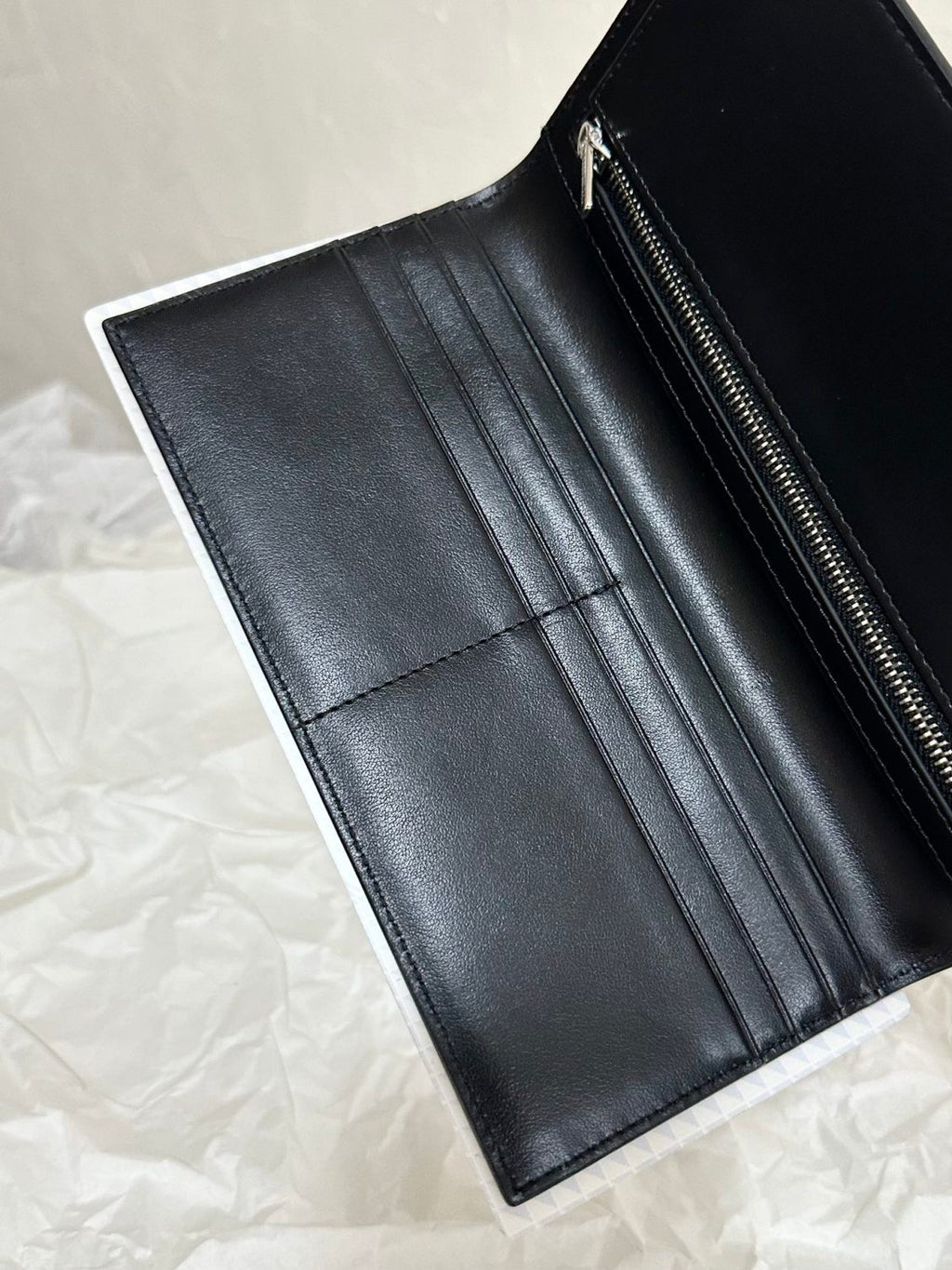 Balenciaga Men's Solid Color Alphabet Logo Embossed Lambskin Passport Case Wallet Cell Phone Bag Bags #195349