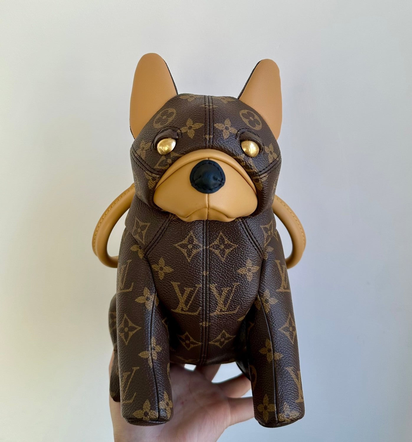 Louis Vuitton 25ss Pooch Bag French Bulldog-shaped design with zip closure Monogram coated canvas shoulderhandbag brown perfect for everyday casual wear #194816