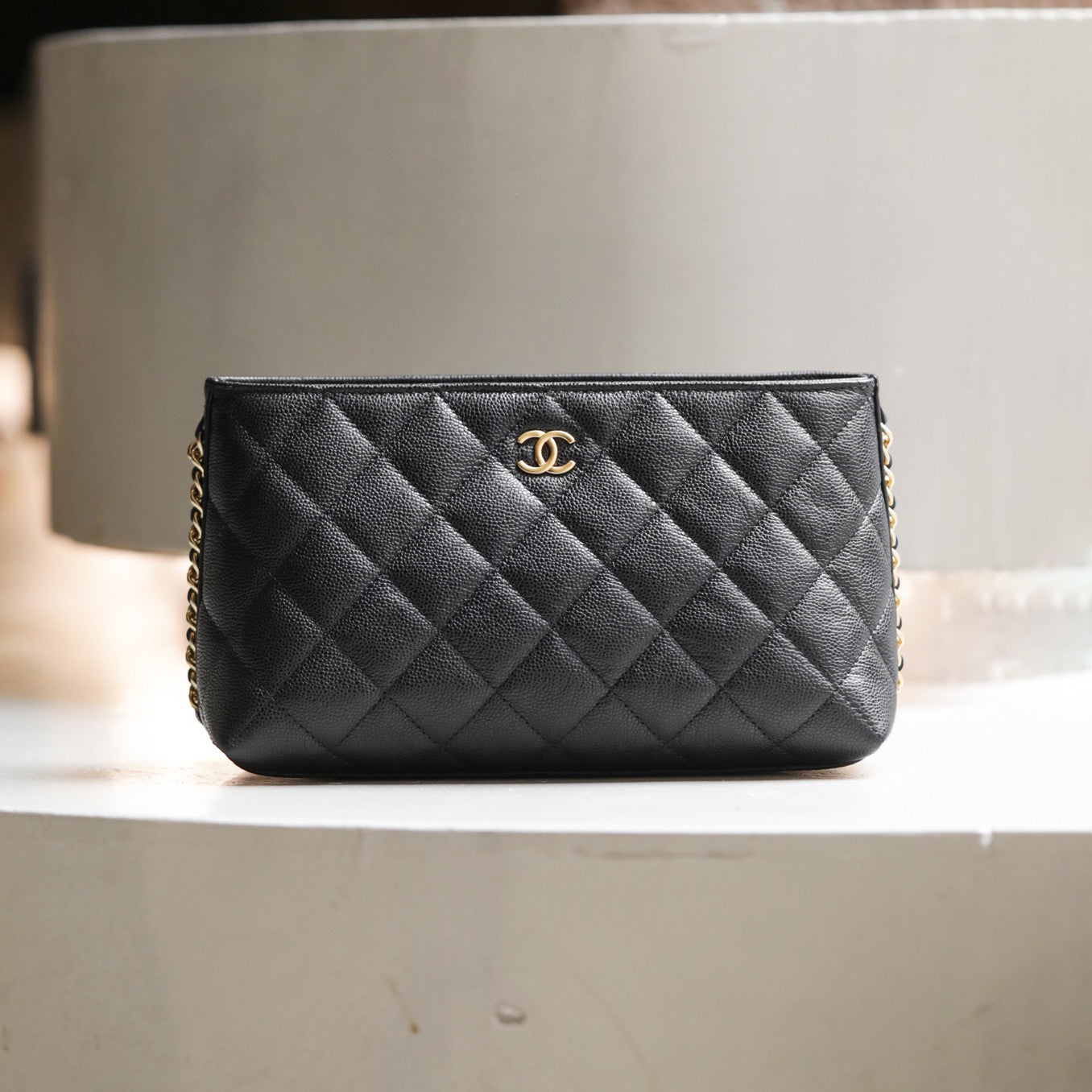 Chanel Women's Fashion Classic Solid Color Chain Zipper Handbag With Diamond Quilting And Embossed Grain Texture Carry All Pouch Makeup Bag Storage Bag Bags AP4700-B20730-94305 #79237