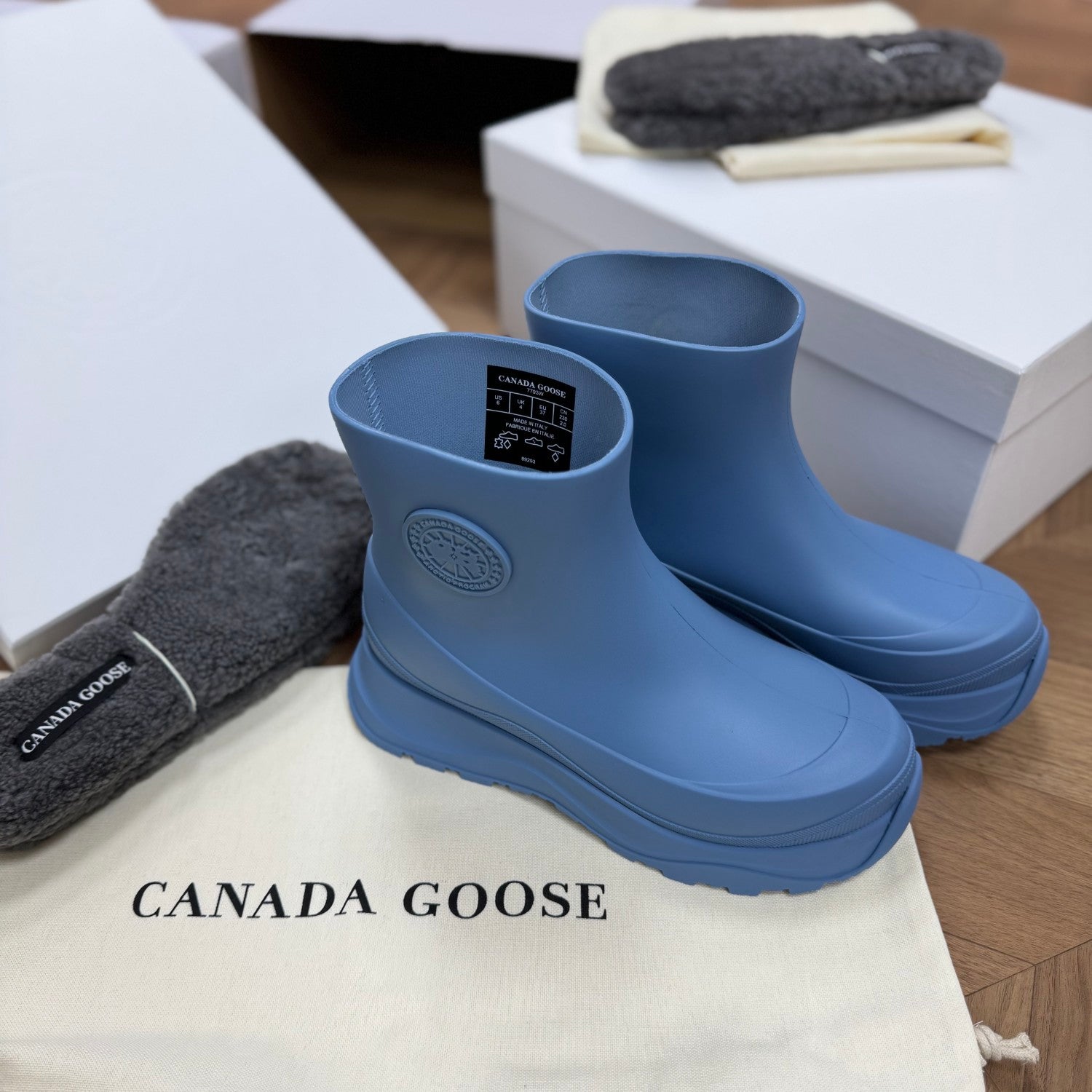 Canada Goose Women's Waterproof Round Toe Printed Rain Boots #332834
