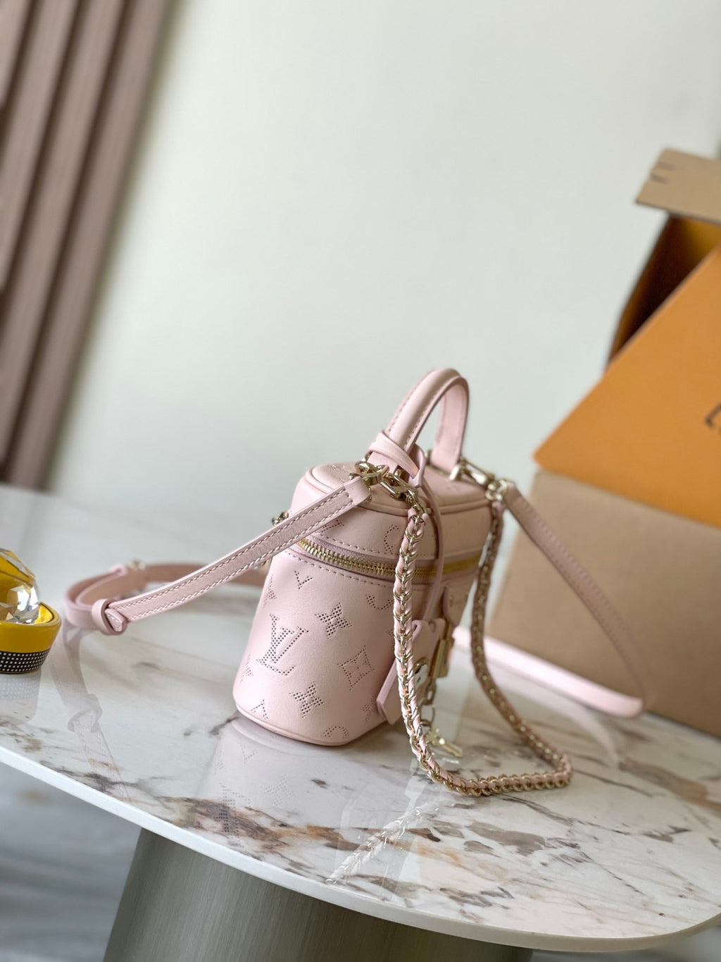 Louis Vuitton Vanity Pouch Flower Ring Women's Gray Monogrammed Pendant Zipper Closure Calfskin Gloves Cosmetic Bag Bags #76843